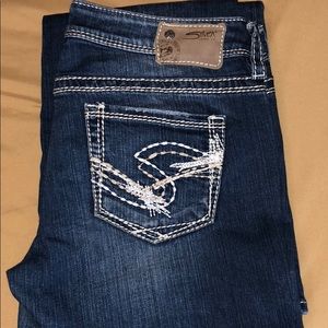 NWOT Silver jeans never worn.